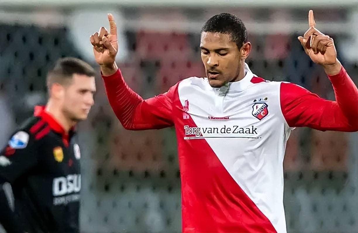 时正低头啃 时正低头啃