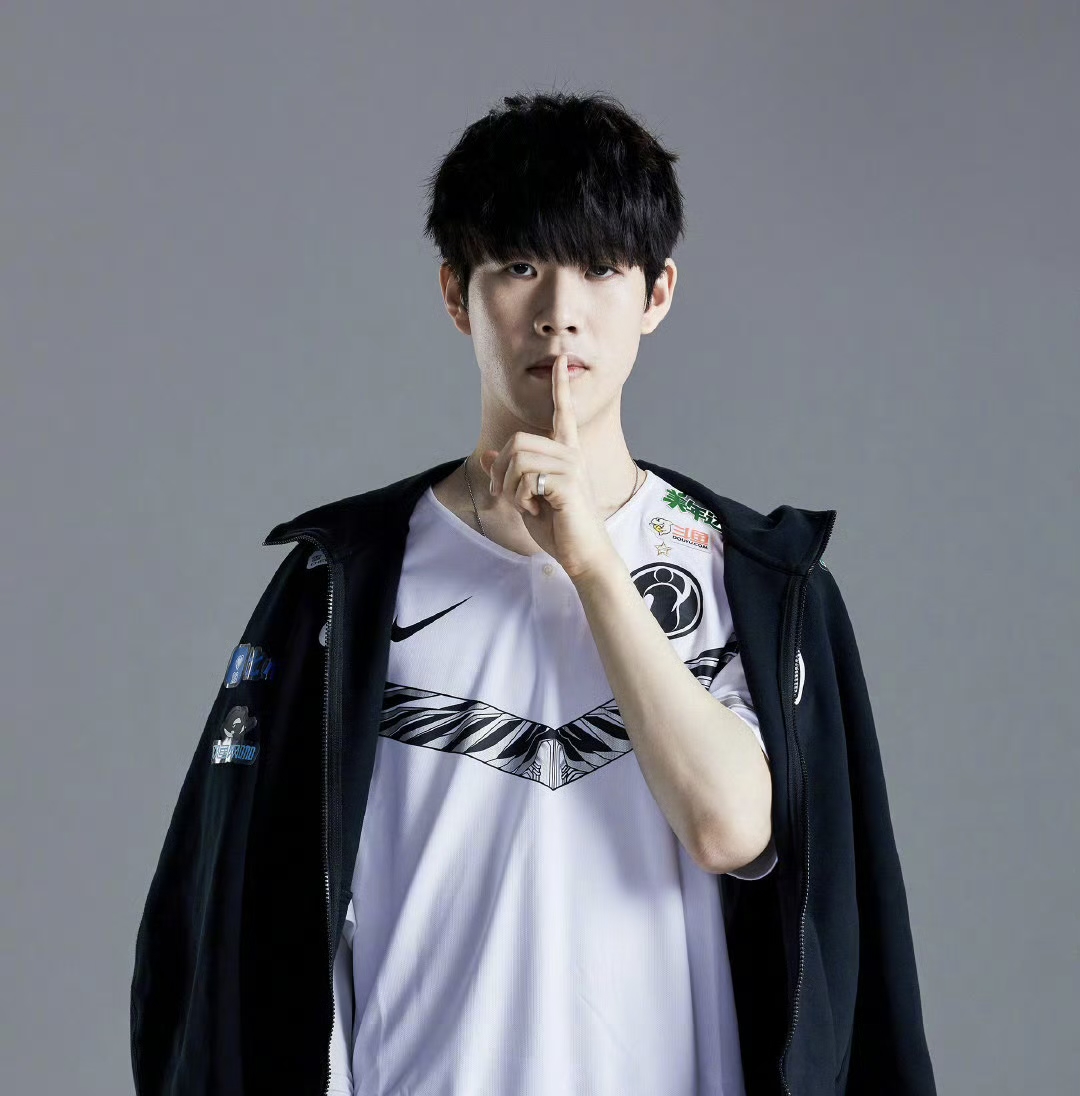 社交媒体上 社交媒体上