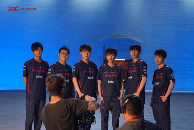 中互相呼应 中互相呼应