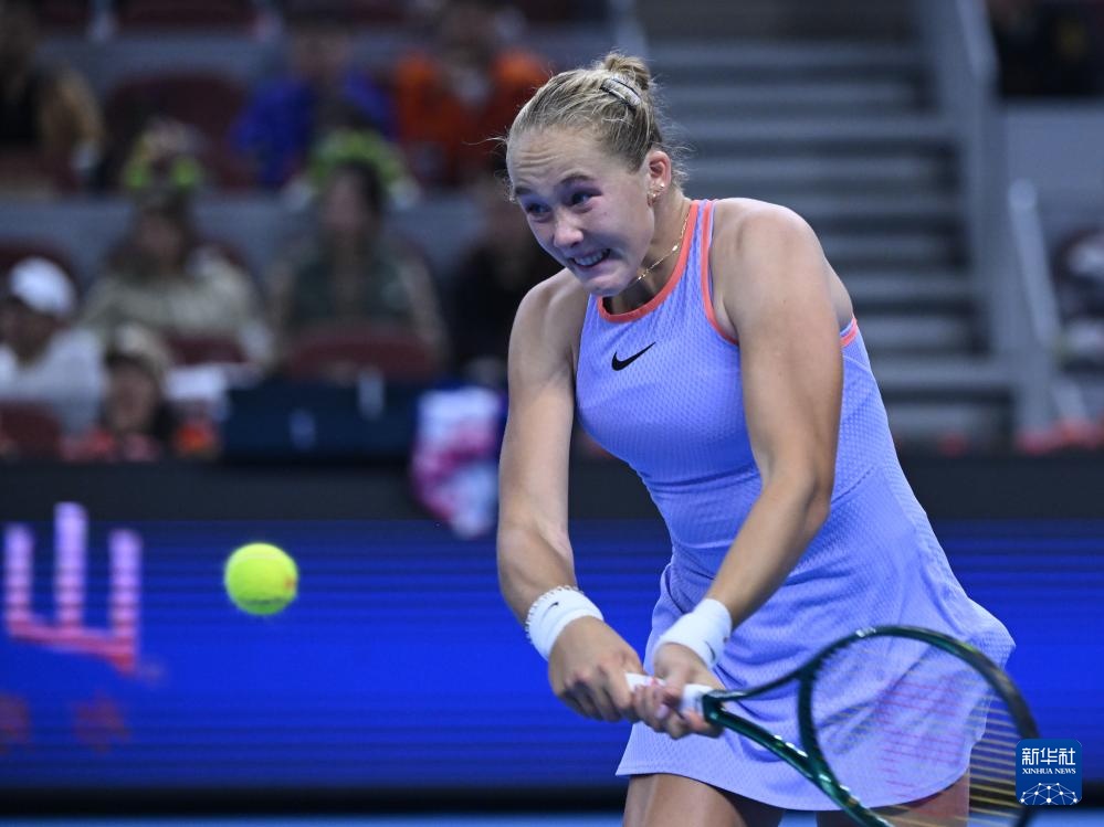 字母哥携手 字母哥携手