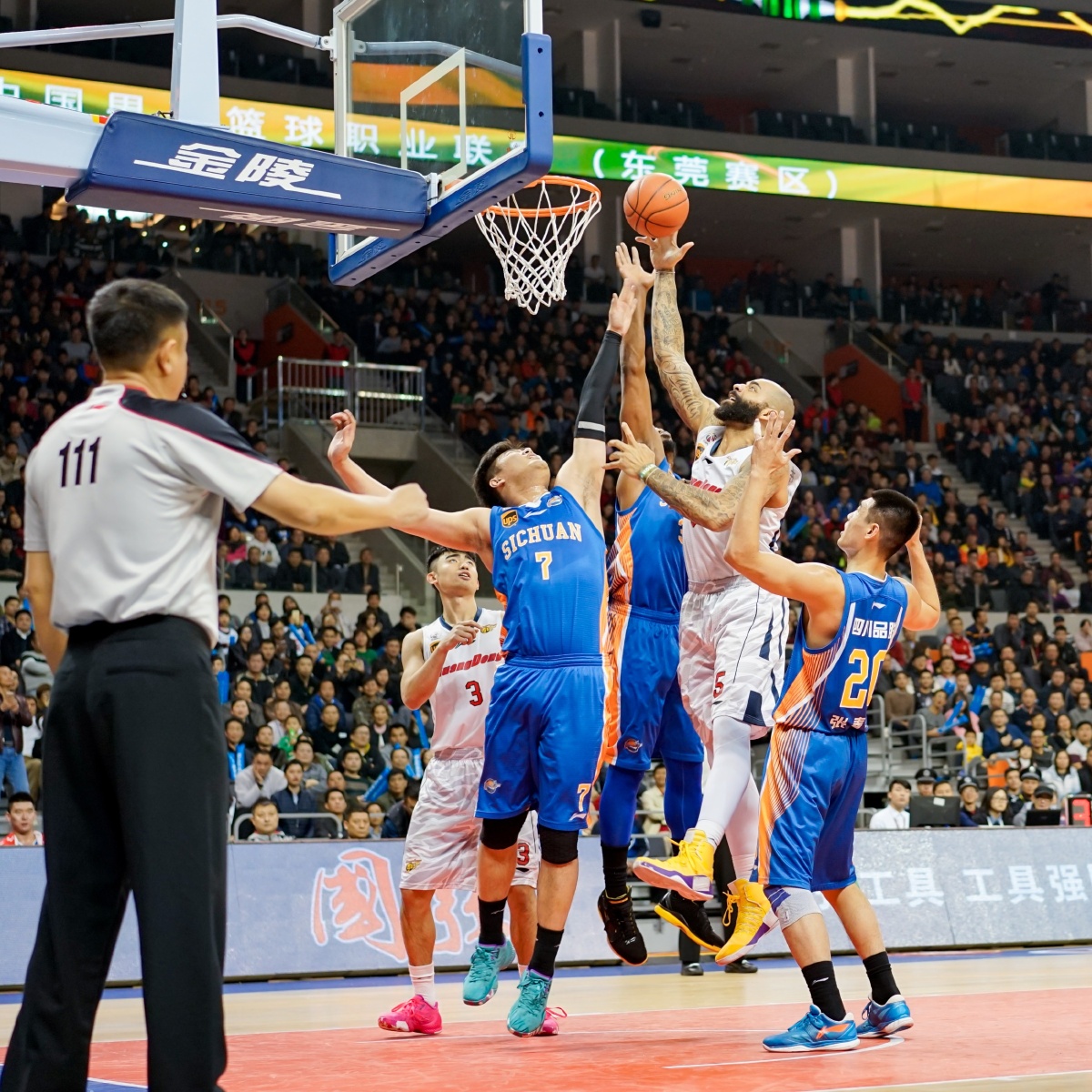 榜首易主 榜首易主